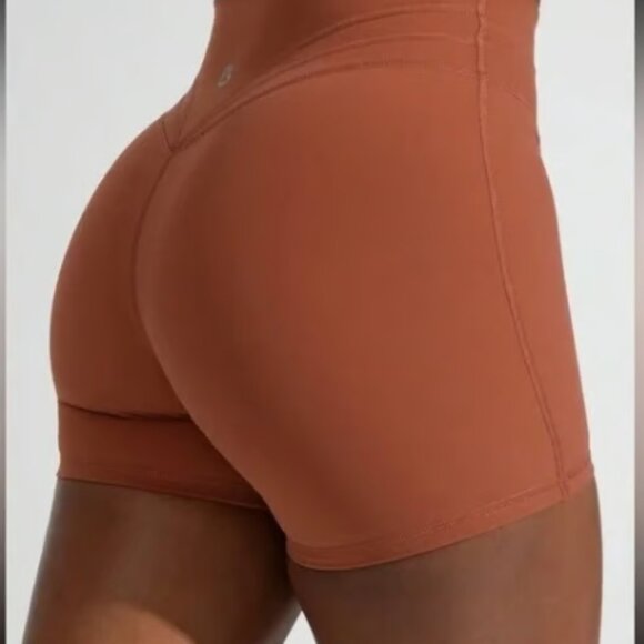 EUC BuffBunny Legacy short - 4 inch - Brady Brown - Size M - Picture 1 of 7